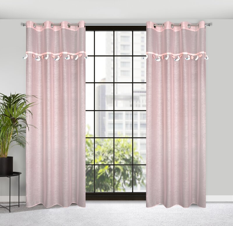 Firana gotowa różowa dziecięca z miękkimi zawieszkami księżycami 140x250 cm Firana gotowa różowa dziecięca z miękkimi zawieszkami księżycami 140x250 cm