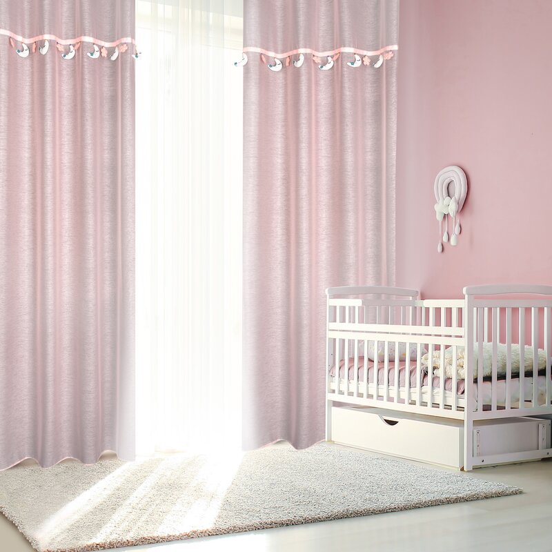 Firana gotowa różowa dziecięca z miękkimi zawieszkami księżycami 140x250 cm Firana gotowa różowa dziecięca z miękkimi zawieszkami księżycami 140x250 cm