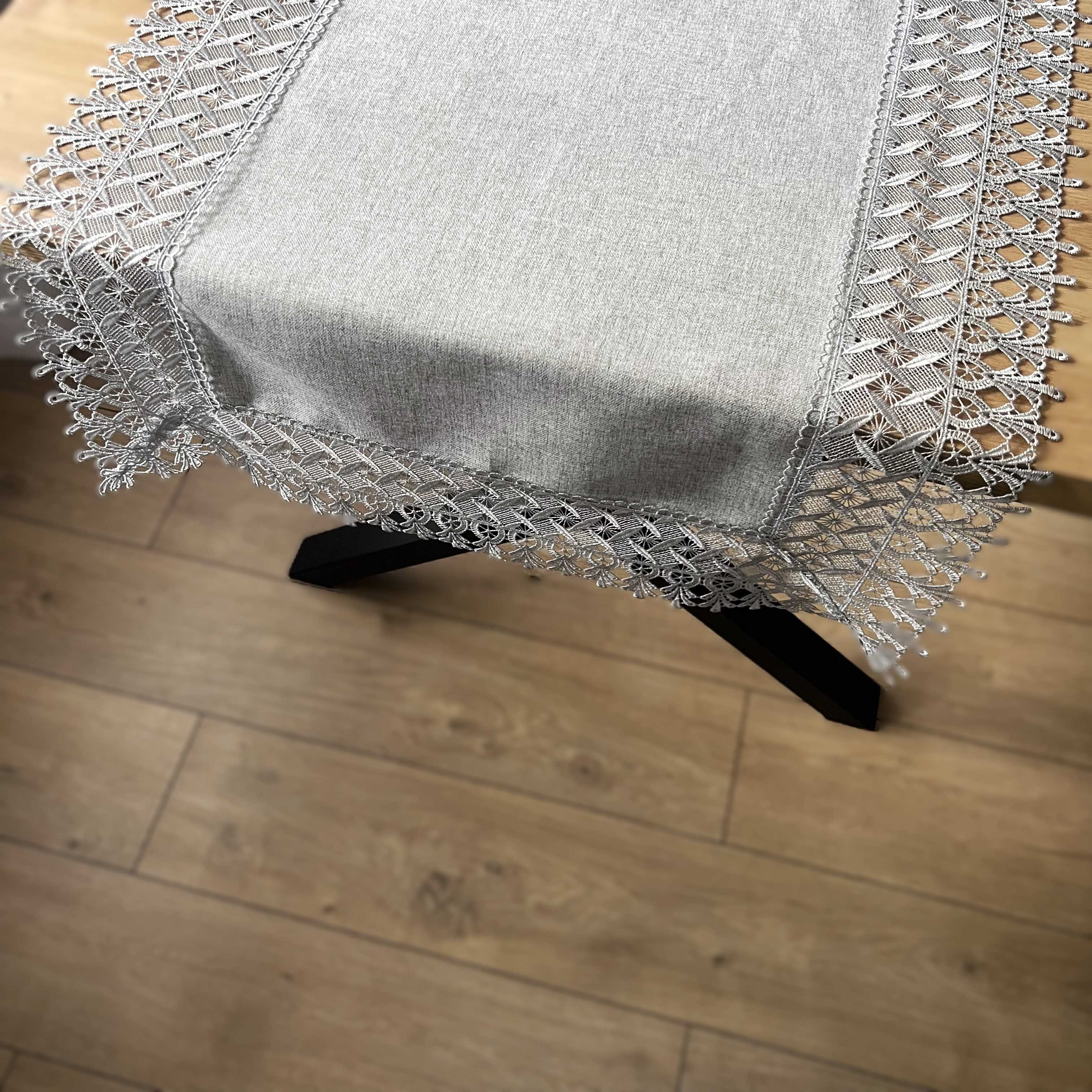 Bieżnik z gipiurą imitacja lnu elegancki prostokątny szary - 60x120 cm Bieżnik z gipiurą imitacja lnu elegancki prostokątny szary - 60x120 cm